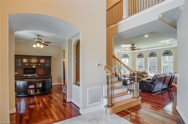 2172 Cherrywood Drive, Clemmons, NC 27012
