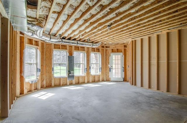 2172 Cherrywood Drive, Clemmons, NC 27012