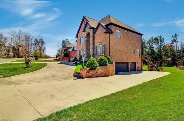 2172 Cherrywood Drive, Clemmons, NC 27012