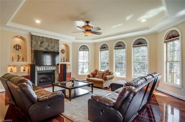2172 Cherrywood Drive, Clemmons, NC 27012
