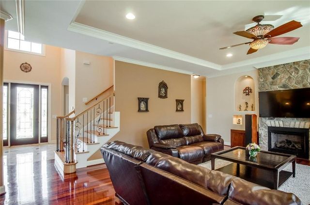 2172 Cherrywood Drive, Clemmons, NC 27012
