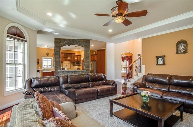 2172 Cherrywood Drive, Clemmons, NC 27012