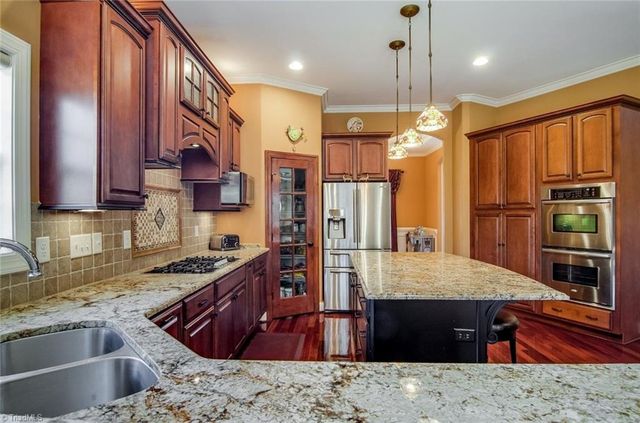 2172 Cherrywood Drive, Clemmons, NC 27012