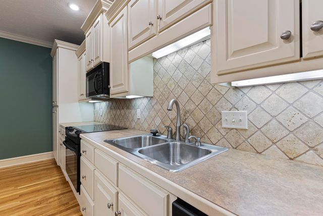 4655 Palm Springs Circle # 1, Conway, AR 72034