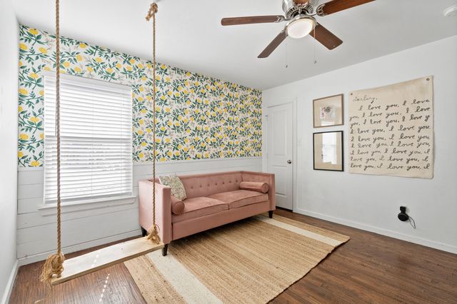 312 Hillcrest Avenue, Richardson, TX 75081