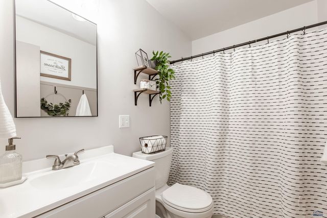 518 E OAKLAND, Rapid City, SD 57701