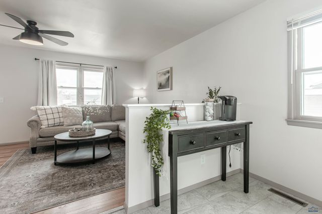 518 E OAKLAND, Rapid City, SD 57701