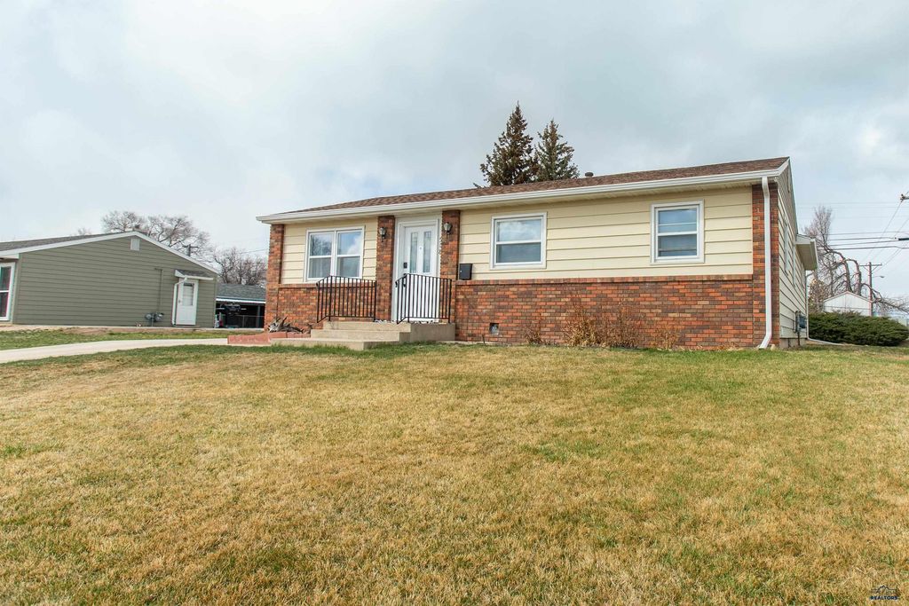 518 E OAKLAND, Rapid City, SD 57701