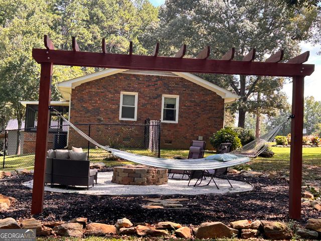 711 W Ridgeway Road, Maysville, GA 30558