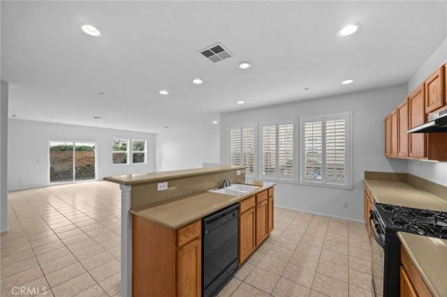 7353 Ellena West Unit 112 West, Rancho Cucamonga, CA 91730