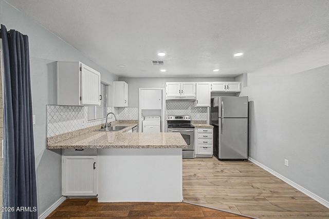 10537 W LAWRENCE Lane, Peoria, AZ 85345