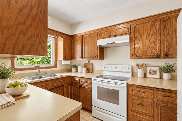 4833 Ensign Avenue N, New Hope, MN 55428