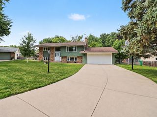 4833 Ensign Avenue N, New Hope, MN 55428