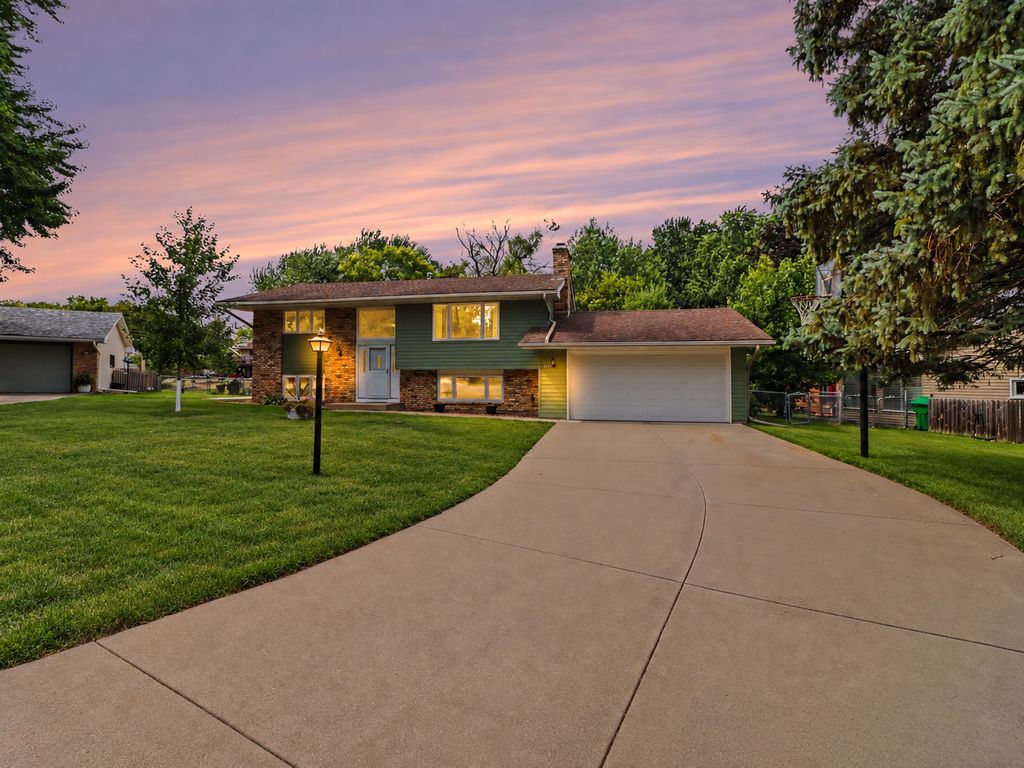 4833 Ensign Avenue N, New Hope, MN 55428 — photo 2