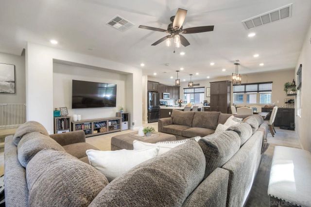 1577 Castillo Way 5, Vista, CA 92081