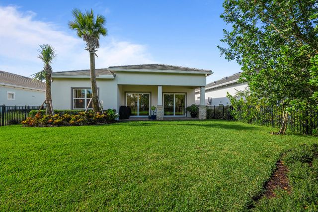 12529 Triumph Lane, Palm Beach Gardens, FL 33412