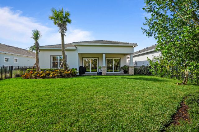 12529 Triumph Lane, Palm Beach Gardens, FL 33412