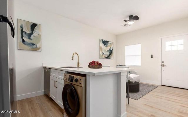 1243 E Adams Street, Phoenix, AZ 85034
