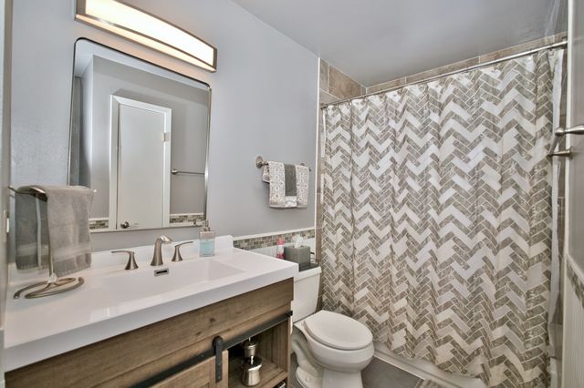 28W587 Leverenz Road, Naperville, IL 60564