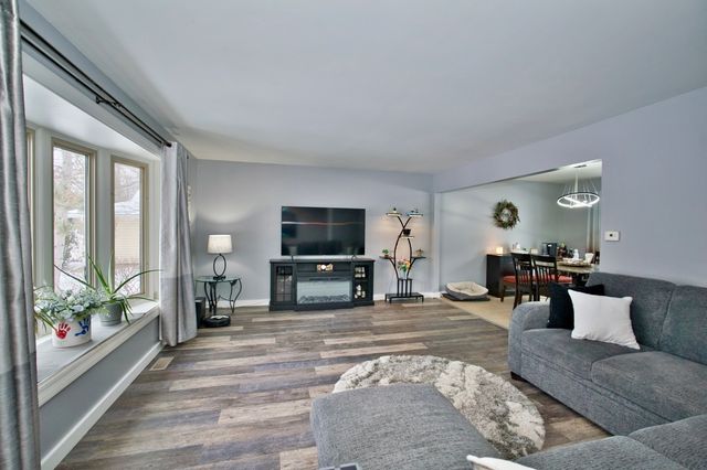 28W587 Leverenz Road, Naperville, IL 60564