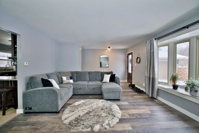 28W587 Leverenz Road, Naperville, IL 60564