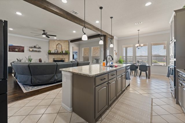 7925 Grassland Drive, Godley, TX 76044