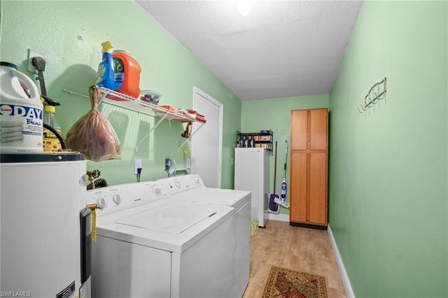 954 Jolly RD, North Fort Myers, FL 33903