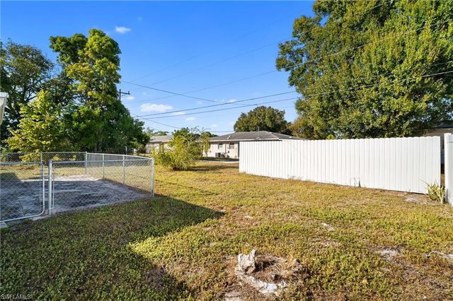 954 Jolly RD, North Fort Myers, FL 33903