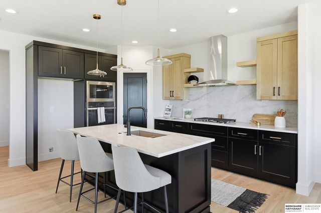 20702 Vernon Avenue, Elkhorn, NE 68022