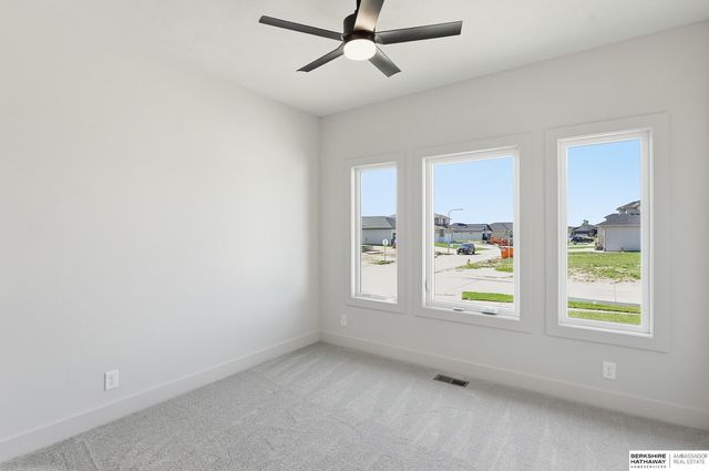 20702 Vernon Avenue, Elkhorn, NE 68022