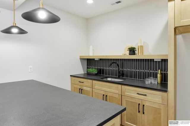 20702 Vernon Avenue, Elkhorn, NE 68022
