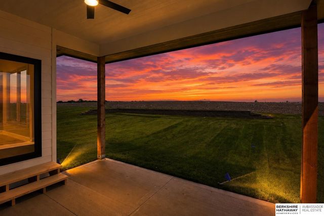 20702 Vernon Avenue, Elkhorn, NE 68022