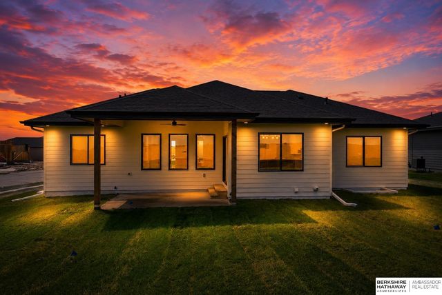 20702 Vernon Avenue, Elkhorn, NE 68022