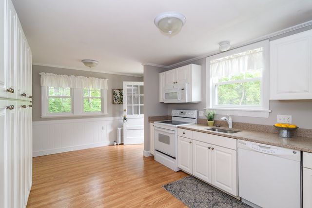 203 Bacon St, Natick, MA 01760