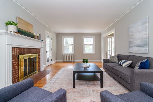 203 Bacon St, Natick, MA 01760