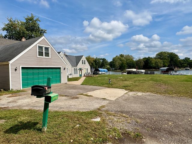 4400 Riverside Drive, Crystal Lake, IL 60014