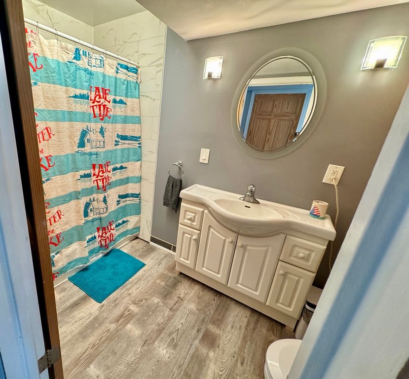 Image 16 of property listing at 4400 Riverside Drive, Crystal Lake, IL 60014