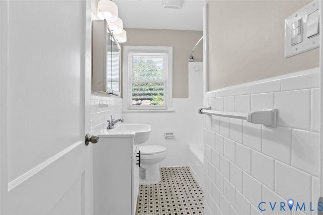 1215 Starling Dr, Henrico, VA 23229