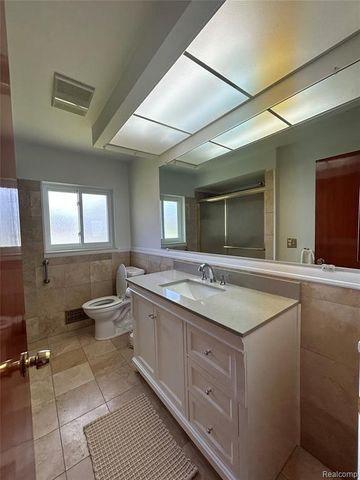 129 Pleasant Lake Drive, Waterford, MI 48327
