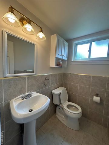 129 Pleasant Lake Drive, Waterford, MI 48327