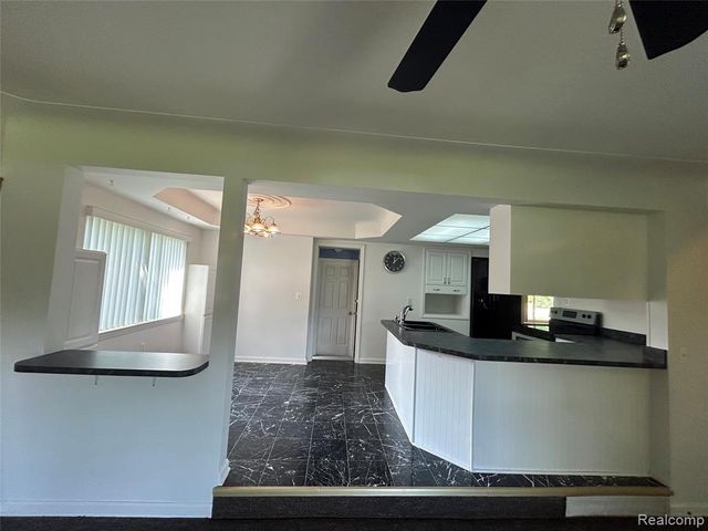 129 Pleasant Lake Drive, Waterford, MI 48327