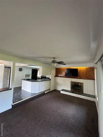 129 Pleasant Lake Drive, Waterford, MI 48327