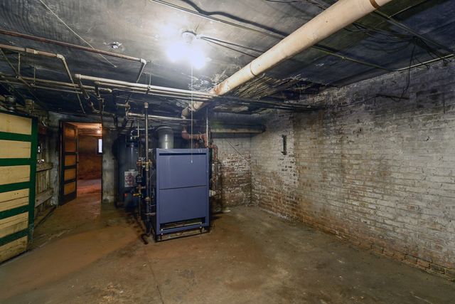 7347 S Calumet Avenue, Chicago, IL 60619