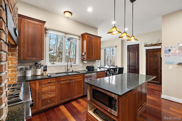 3412 Timberlake Drive, Walled Lake, MI 48390