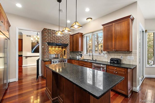 3412 Timberlake Drive, Walled Lake, MI 48390