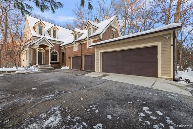 3412 Timberlake Drive, Walled Lake, MI 48390