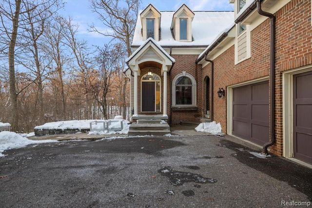 3412 Timberlake Drive, Walled Lake, MI 48390