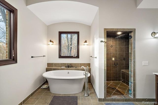 3412 Timberlake Drive, Walled Lake, MI 48390