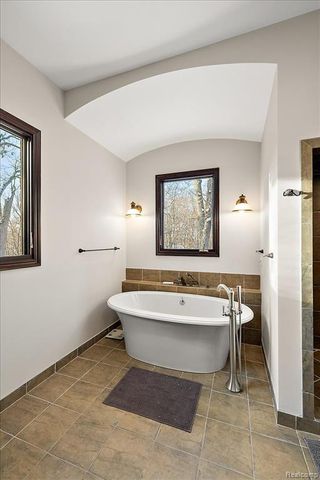 3412 Timberlake Drive, Walled Lake, MI 48390