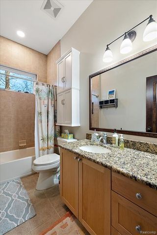 3412 Timberlake Drive, Walled Lake, MI 48390